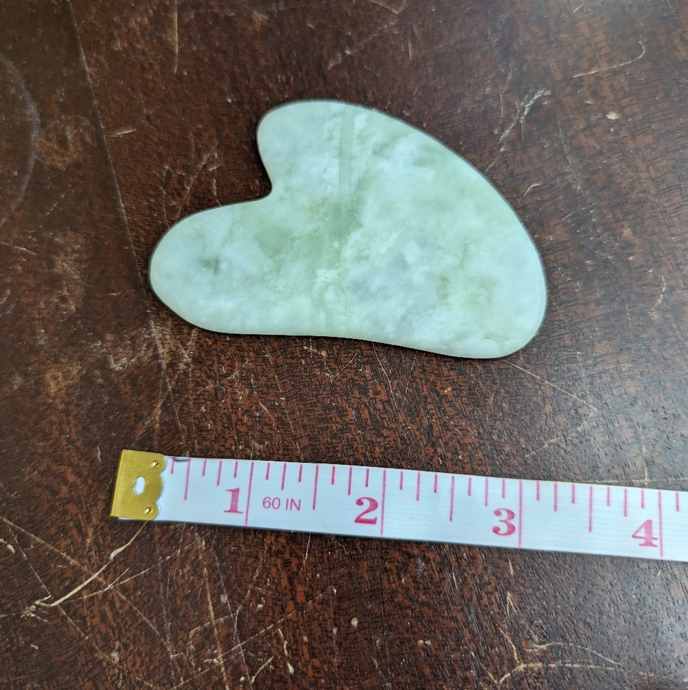 Jade roller and Gua Sha - Picture 5 of 6